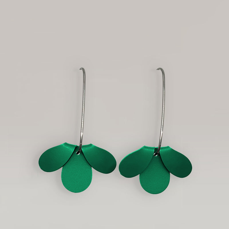 The Flip Curve Earrings in Emerald