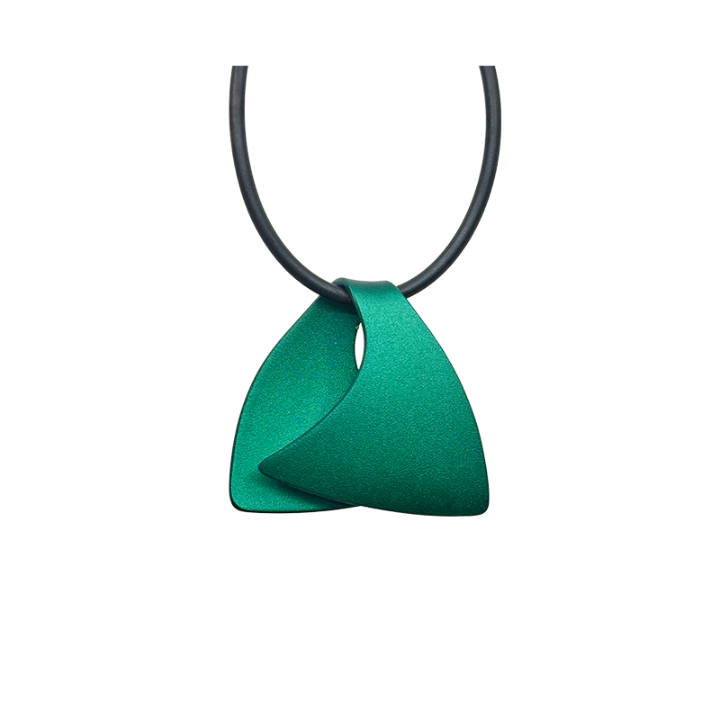 The Leaf Neckpiece in Emerald