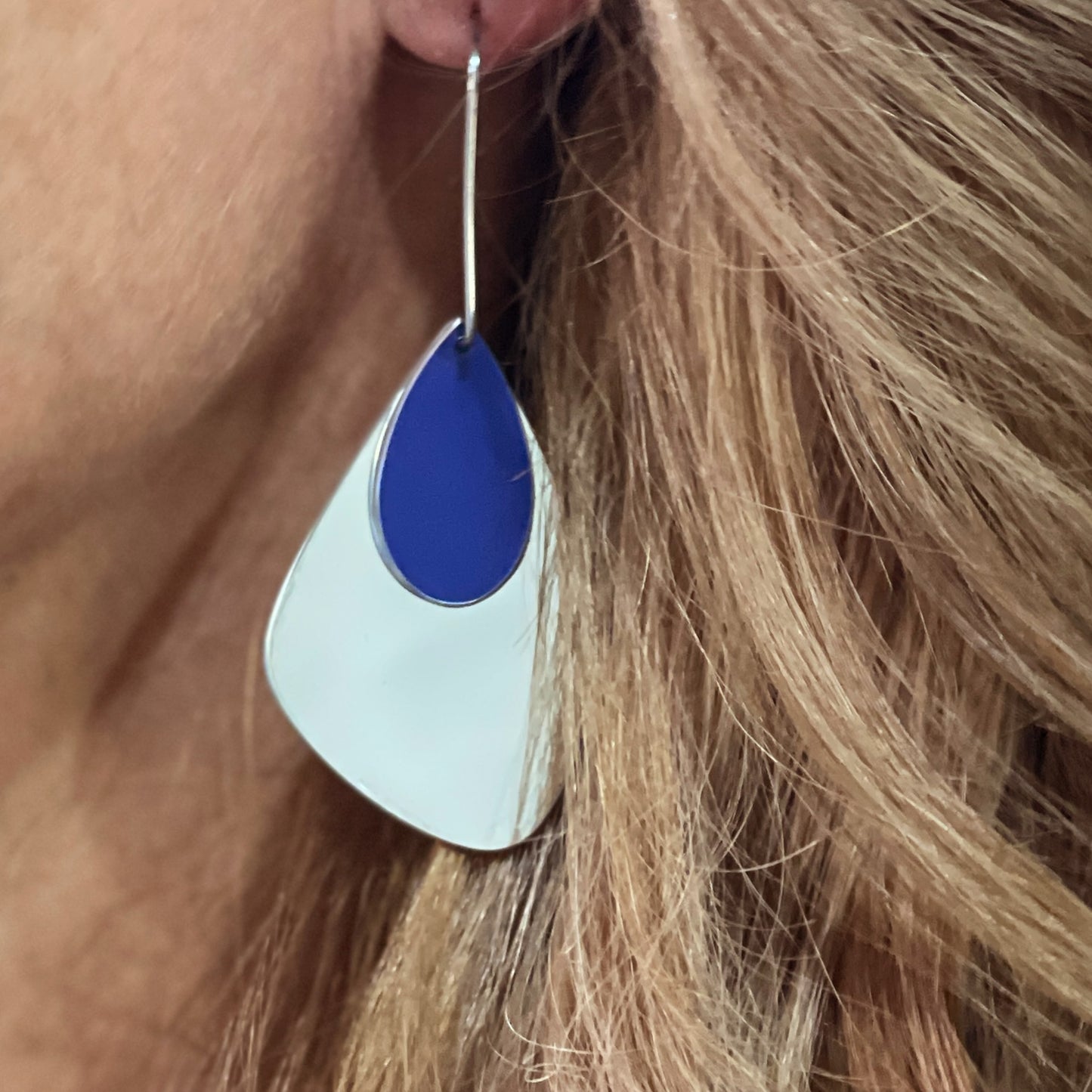 The Droplet Earring Angle in Stainless Steel with Blue
