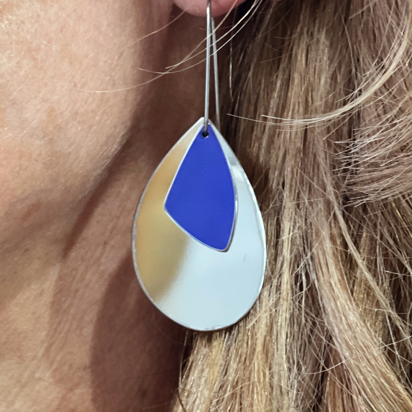 The Droplet Earring Oval in Stainless Steel with Blue