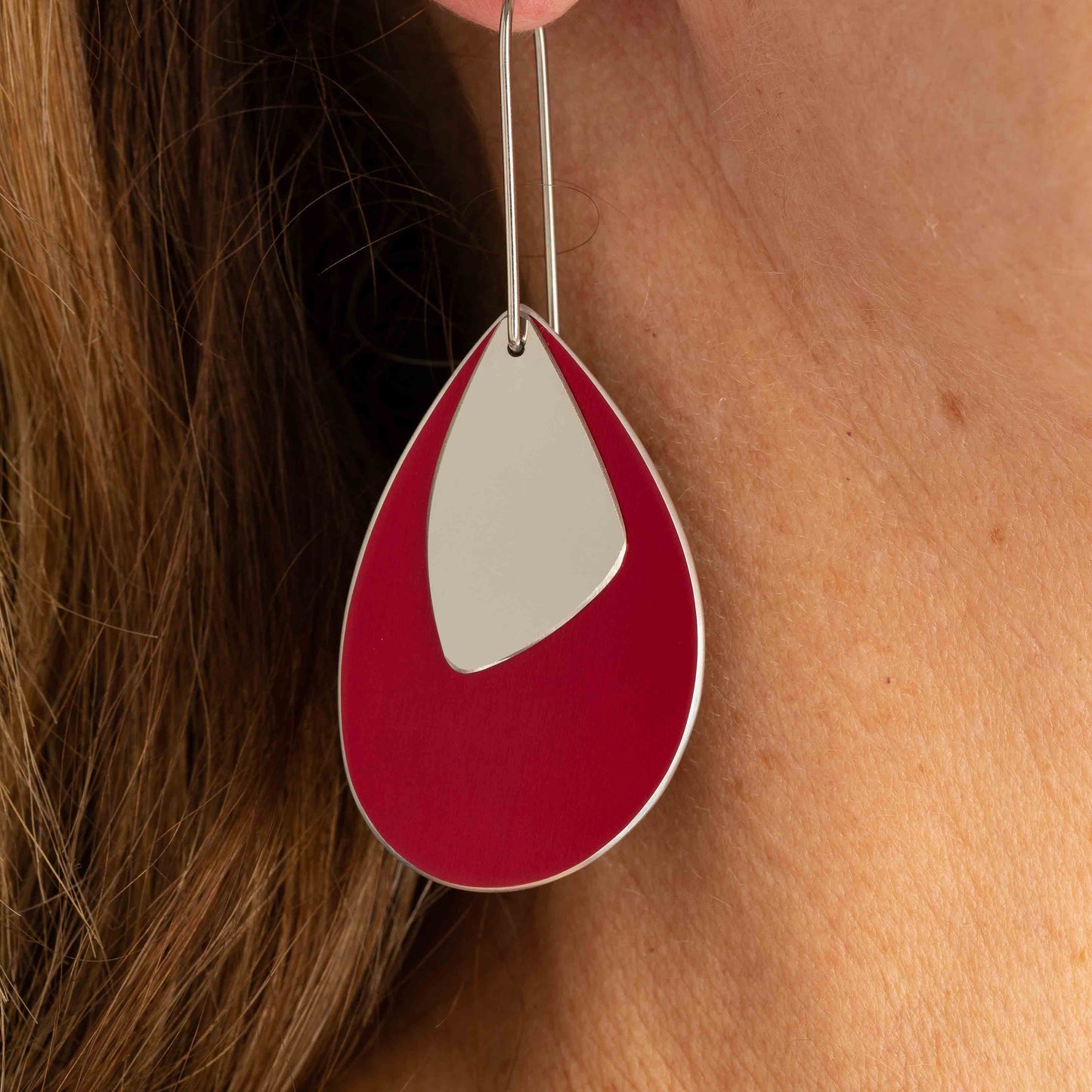 The Droplet Earring Oval in Bordeaux With Stainless Steel