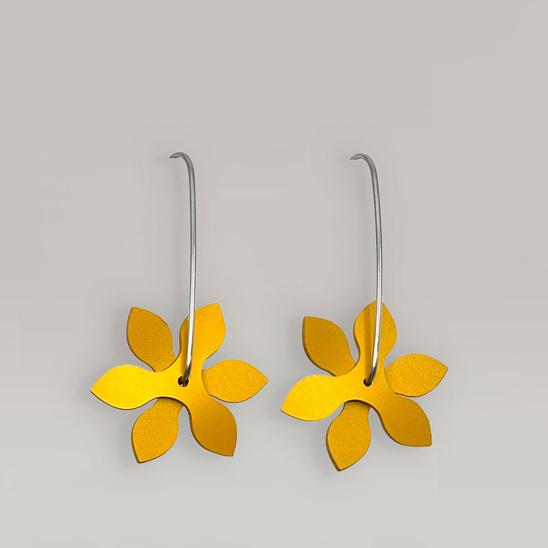 The Propellor Point Earrings in Gold
