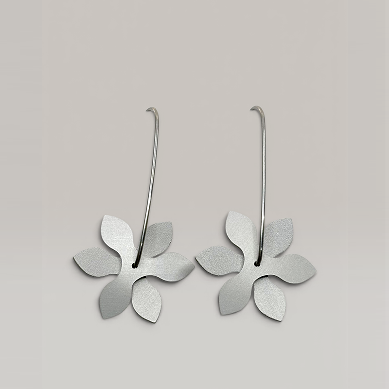 The Propellor Point Earrings in Silver