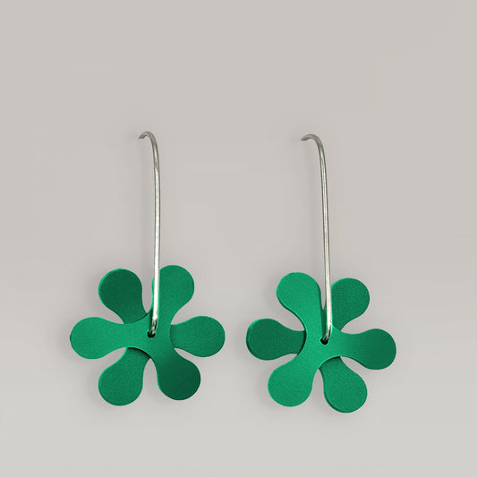 The Propellor Curve Earrings in Emerald