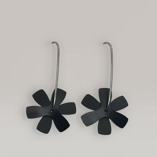The Propellor Flat Earrings in Black