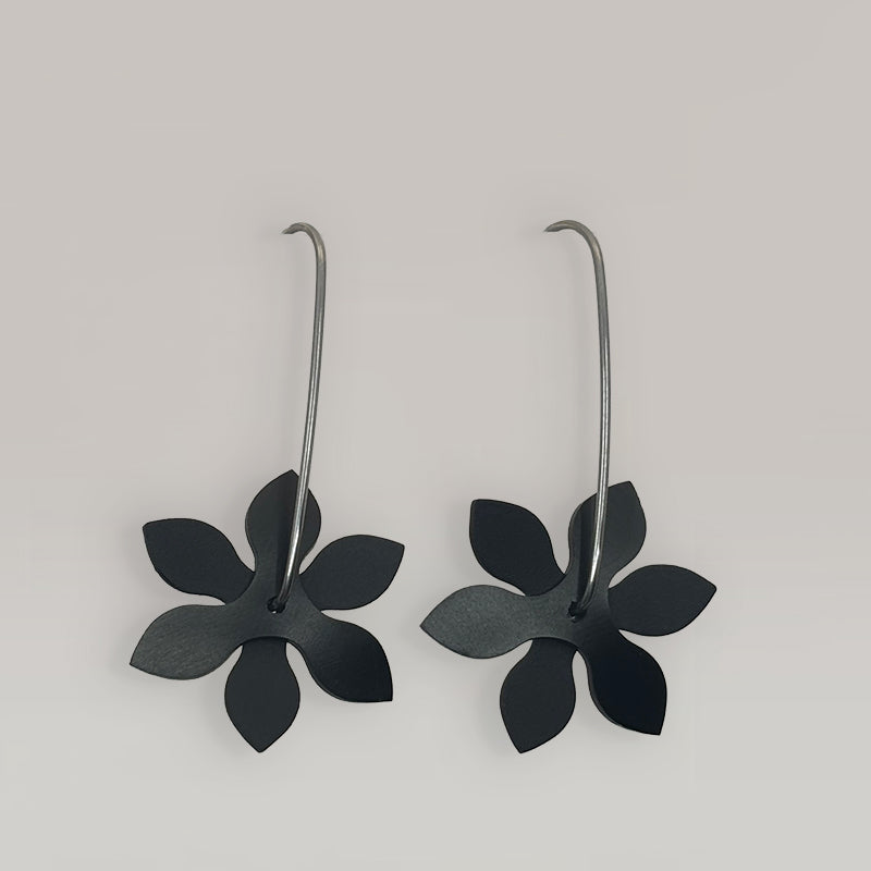 The Propellor Point Earrings in Black