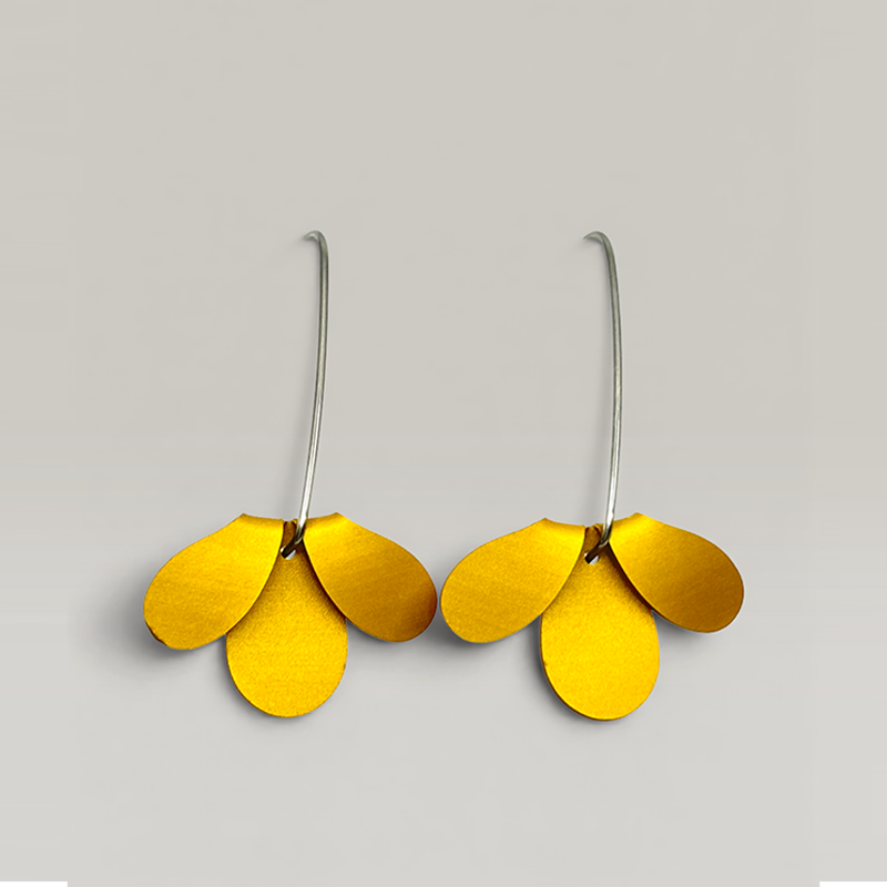 The Flip Curve Earrings in Gold