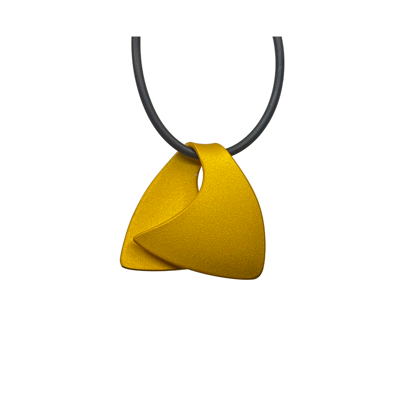 The Leaf Neckpiece in Gold