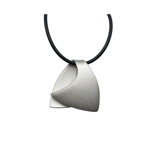 The Leaf Neckpiece in Silver