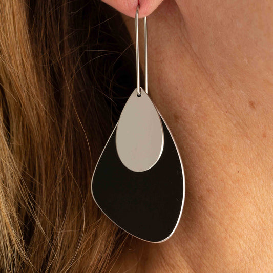 The Droplet Earring Oval in Black With Stainless Steel