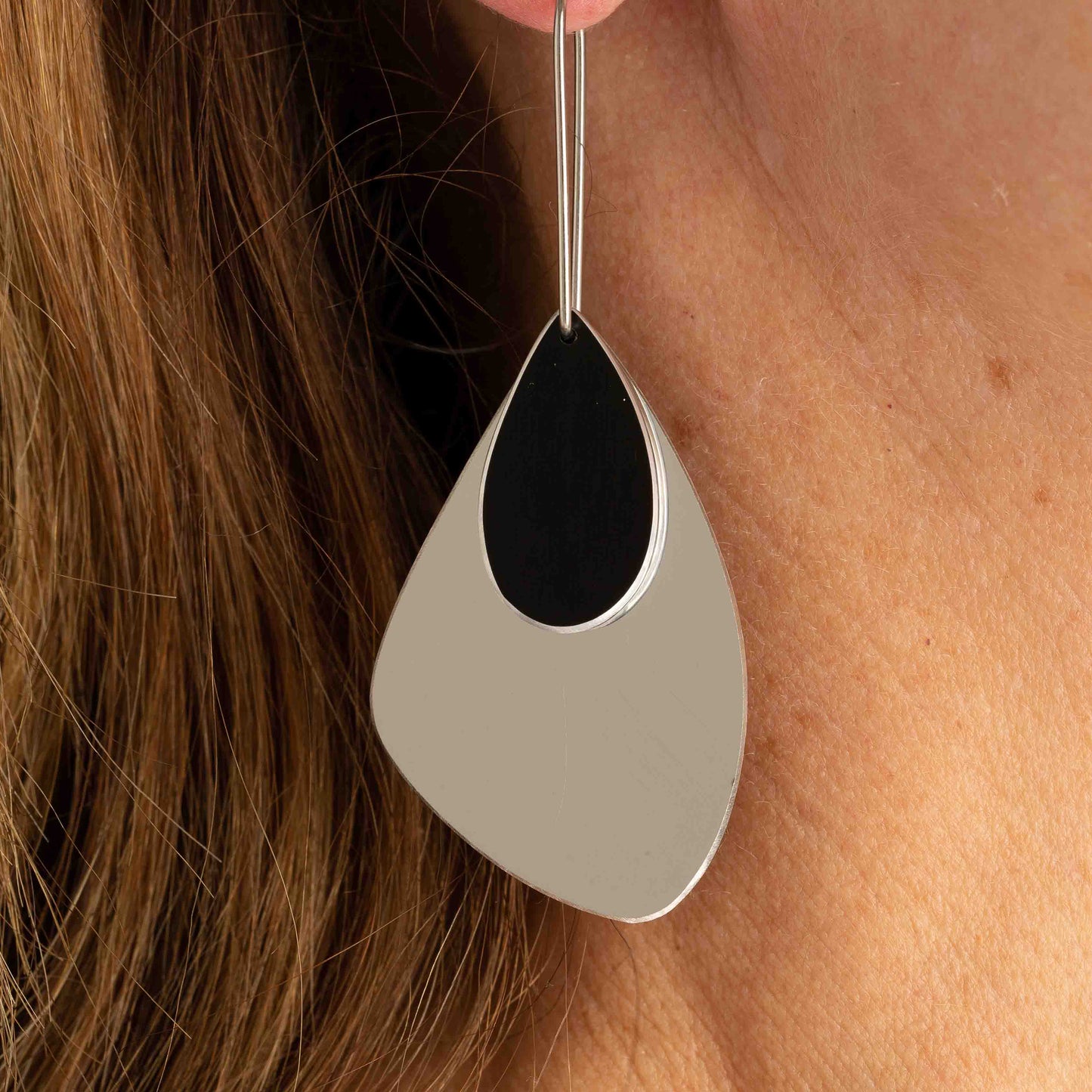 The Droplet Earring Angle in Stainless Steel with Black