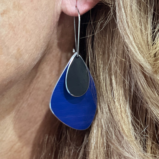 The Droplet Earring Angle in Blue with Black