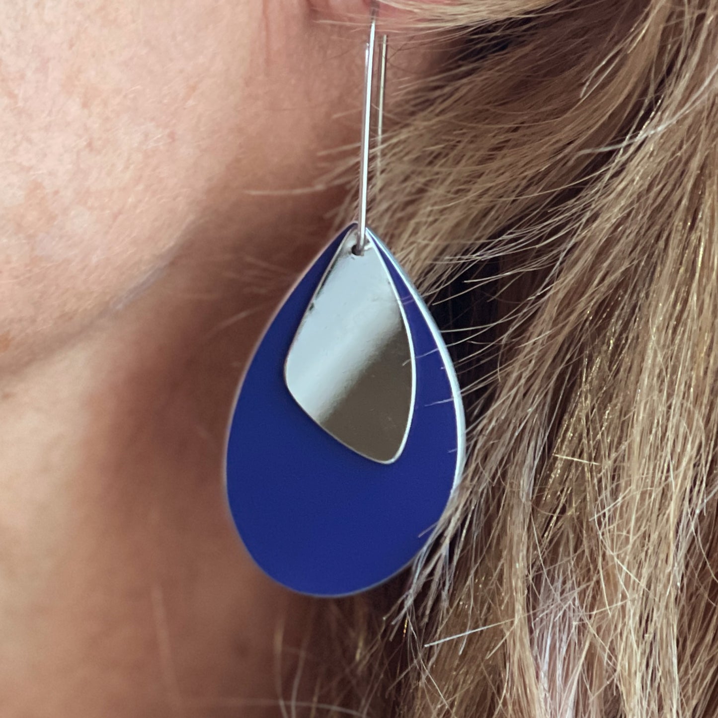 The Droplet Earring Oval in Blue with Stainless Steel